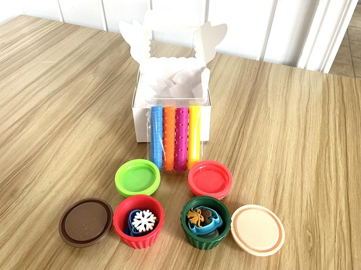 Christmas Cupcake Play Doh Kit